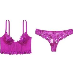 Victoria’s Secret VERY SEXY
Floral Embroidered Quarter Cup Corset Top and panty